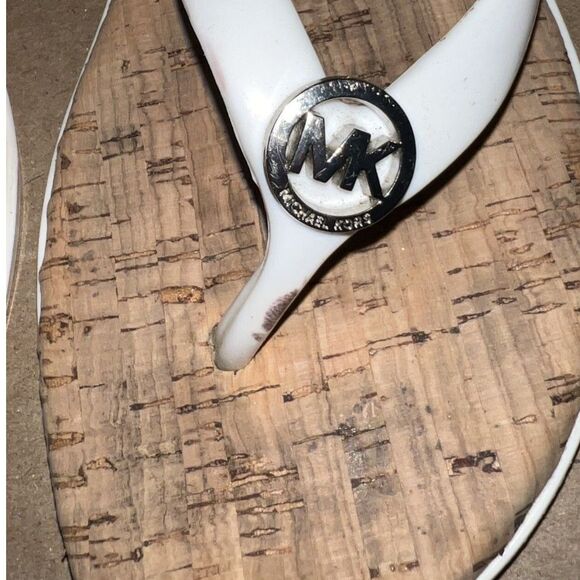 Michael Kors Women's Thong Flats Sandals White Round Toe PVC Size 8 - Picture 3 of 5